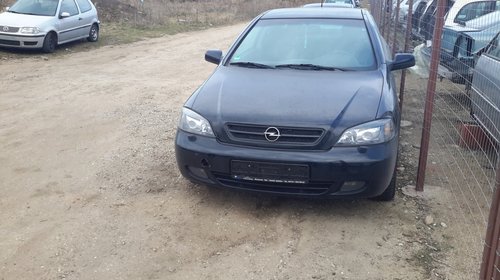 Dezmembrez opel bertone 2.2 benzina 2001