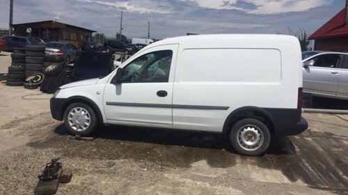 Dezmembrez Opel Combo 2003 autotilitara 1,7 dti