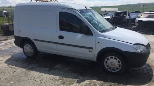 Dezmembrez Opel Combo 2003 autotilitara 1,7 dti