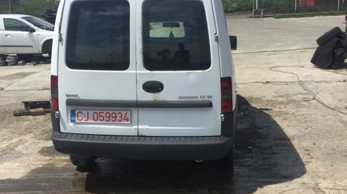 Dezmembrez Opel Combo 2003 autotilitara 1,7 dti