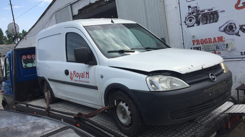 Dezmembrez Opel Combo C 1.7 CDTI