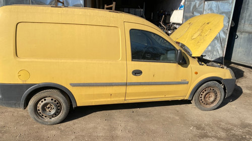 Dezmembrez Opel Combo C 2002 Autoutilitara 1.7