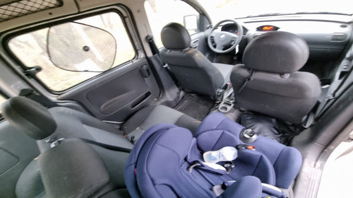 Dezmembrez Opel Combo C 2009 minivan 1.3 diesel