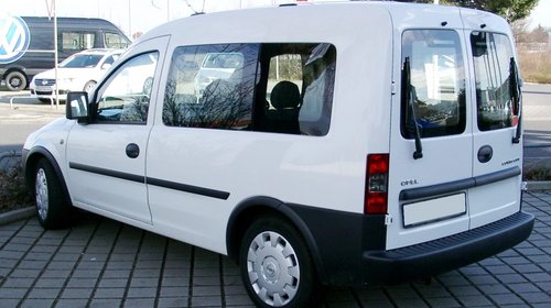 Dezmembrez Opel Combo din 2005, motor 1.3 CDT