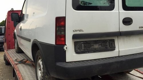 Dezmembrez opel combo