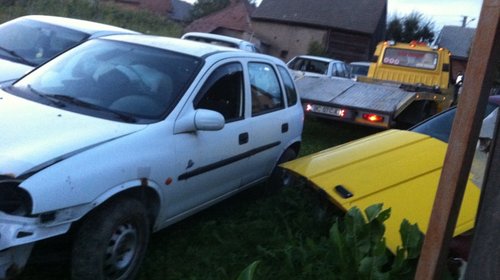 Dezmembrez opel corsa 1,0 benzina an 1998