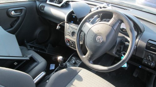 Dezmembrez opel corsa 1.2 2001