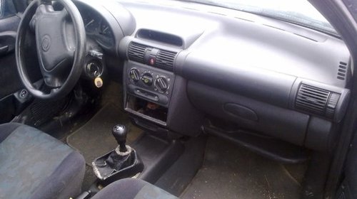 Dezmembrez Opel Corsa 1 7d An 1999