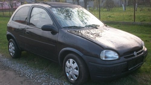 Dezmembrez Opel Corsa an 1995 motor 1.4 benzi