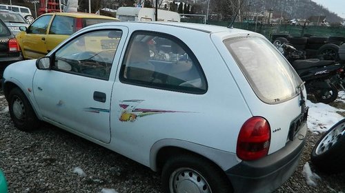 Dezmembrez opel corsa, an 1999, 2 usi, 1000 benzina