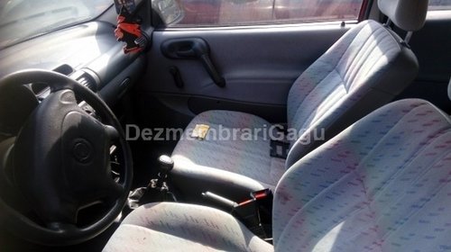 Dezmembrez Opel Corsa B, an 1996