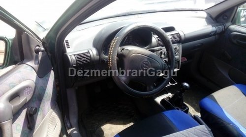 Dezmembrez Opel Corsa B, an 1997