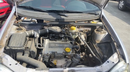 Dezmembrez Opel Corsa B, an 1999, 2 usi, 1000 benzina