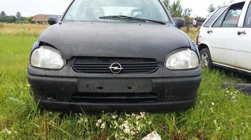 Dezmembrez opel corsa b