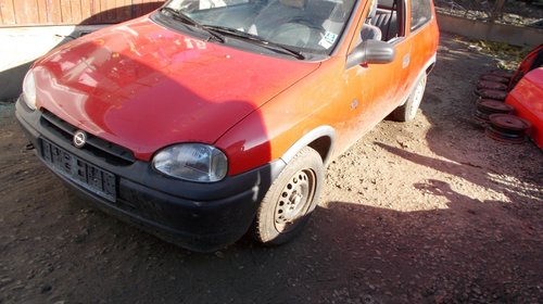 Dezmembrez opel corsa b