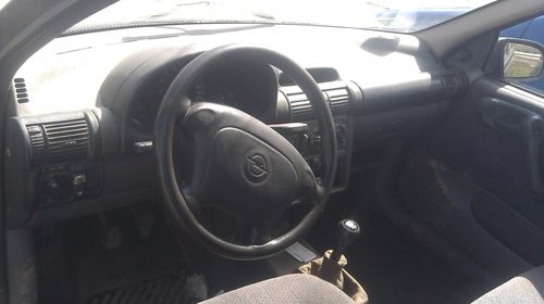 Dezmembrez opel corsa b