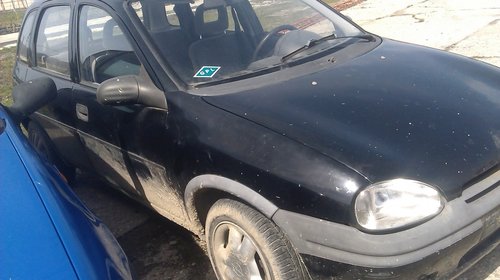 Dezmembrez opel corsa b