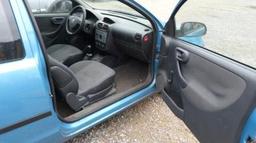 Dezmembrez Opel Corsa C, 1.0 si 1.2 benzina , din 2002