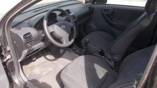 Dezmembrez Opel Corsa C ,an 2002