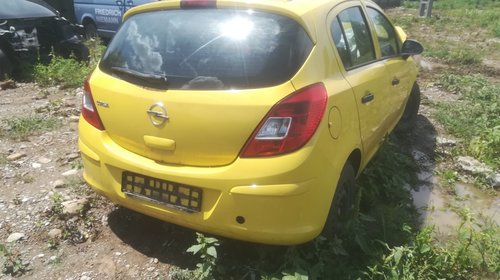 Dezmembrez Opel Corsa D Facelift motor 1.2 86 cai cod A12XER an 2011