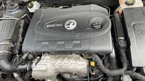 Dezmembrez Opel Insignia a 2.0 diesel manuala hatchback
