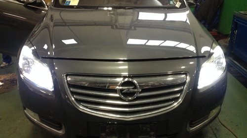 Dezmembrez opel insignia combi 2010