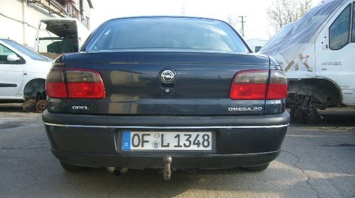 Dezmembrez Opel Omega 2.0 benzina an 1995