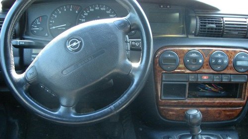 Dezmembrez Opel Omega din 1998