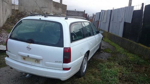 Dezmembrez Opel Omega