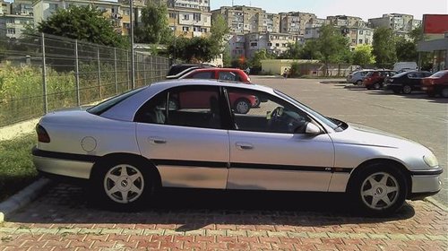 Dezmembrez Opel Omega