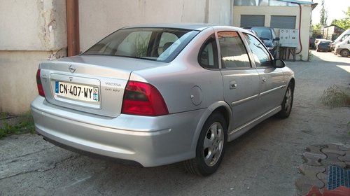 Dezmembrez Opel vectra 2.0 dti an 2001