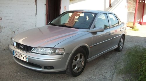 Dezmembrez Opel vectra 2.0 dti an 2001