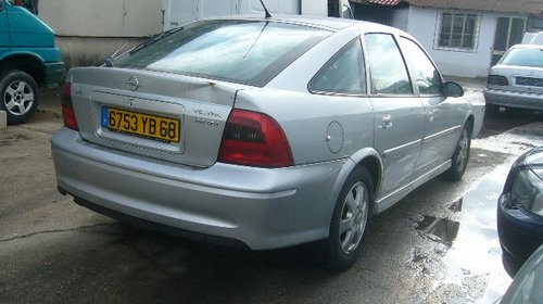 Dezmembrez Opel Vectra 2.2 dti an 2002