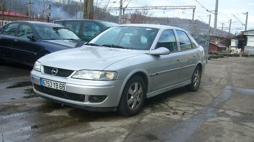 Dezmembrez Opel Vectra 2.2 dti an 2002