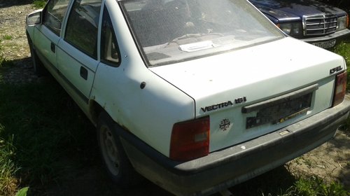 Dezmembrez Opel Vectra A 1.6i 1992