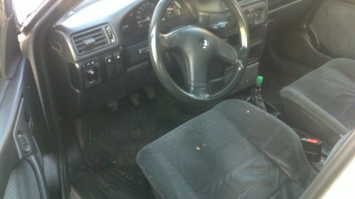 Dezmembrez opel vectra a 1.6i 75cp an 1994 orice piesa motor,caroserie,interior