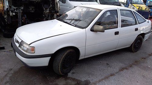 Dezmembrez Opel Vectra A 1,8 i