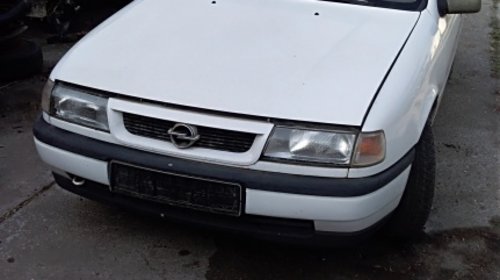 Dezmembrez Opel Vectra A 1,8 i