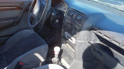 Dezmembrez Opel Vectra A, an 1992, motor 1.6 Benzina