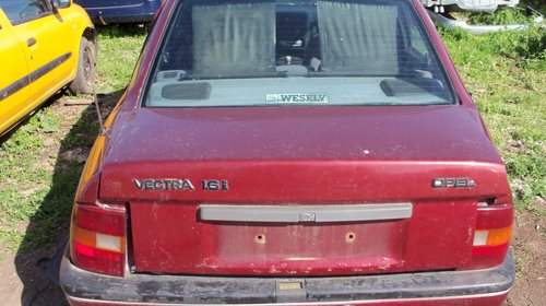 Dezmembrez Opel Vectra A, an 1992, motor 1.6 Benzina