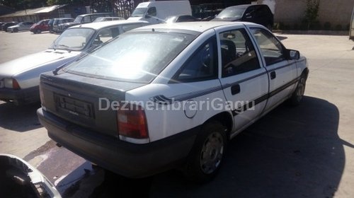 Dezmembrez Opel Vectra A , an 1992