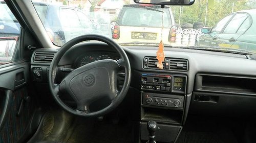 Dezmembrez opel vectra, an 1994, 1.7 td