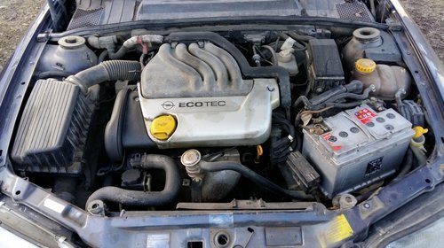 Dezmembrez Opel Vectra B 1.6 benzina