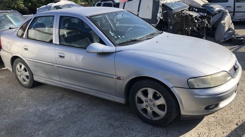 Dezmembrez Opel Vectra B 1.6 Z16XE din 2001 limuzina