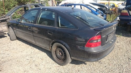 Dezmembrez Opel Vectra B 1.8 Benzina,an 1999