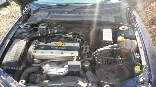 Dezmembrez Opel Vectra B 1,8 benzina hatchback din 1998