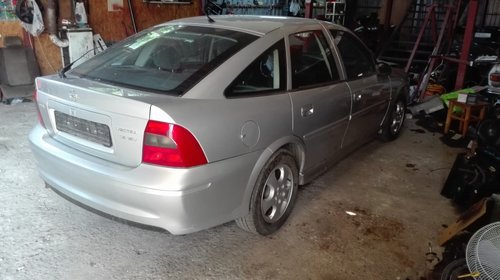 Dezmembrez Opel Vectra B 1.8 benzina X18XE1