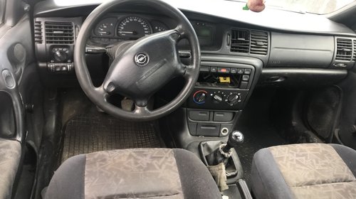 Dezmembrez Opel Vectra B 1996 limuzina 1,6