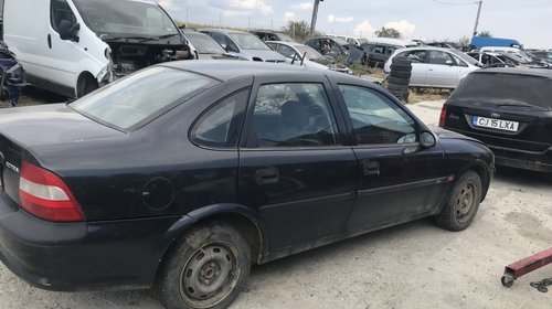 Dezmembrez Opel Vectra B 1996 limuzina 1,6