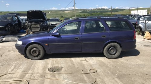 Dezmembrez Opel Vectra B 1997 combi 1,6 benzina